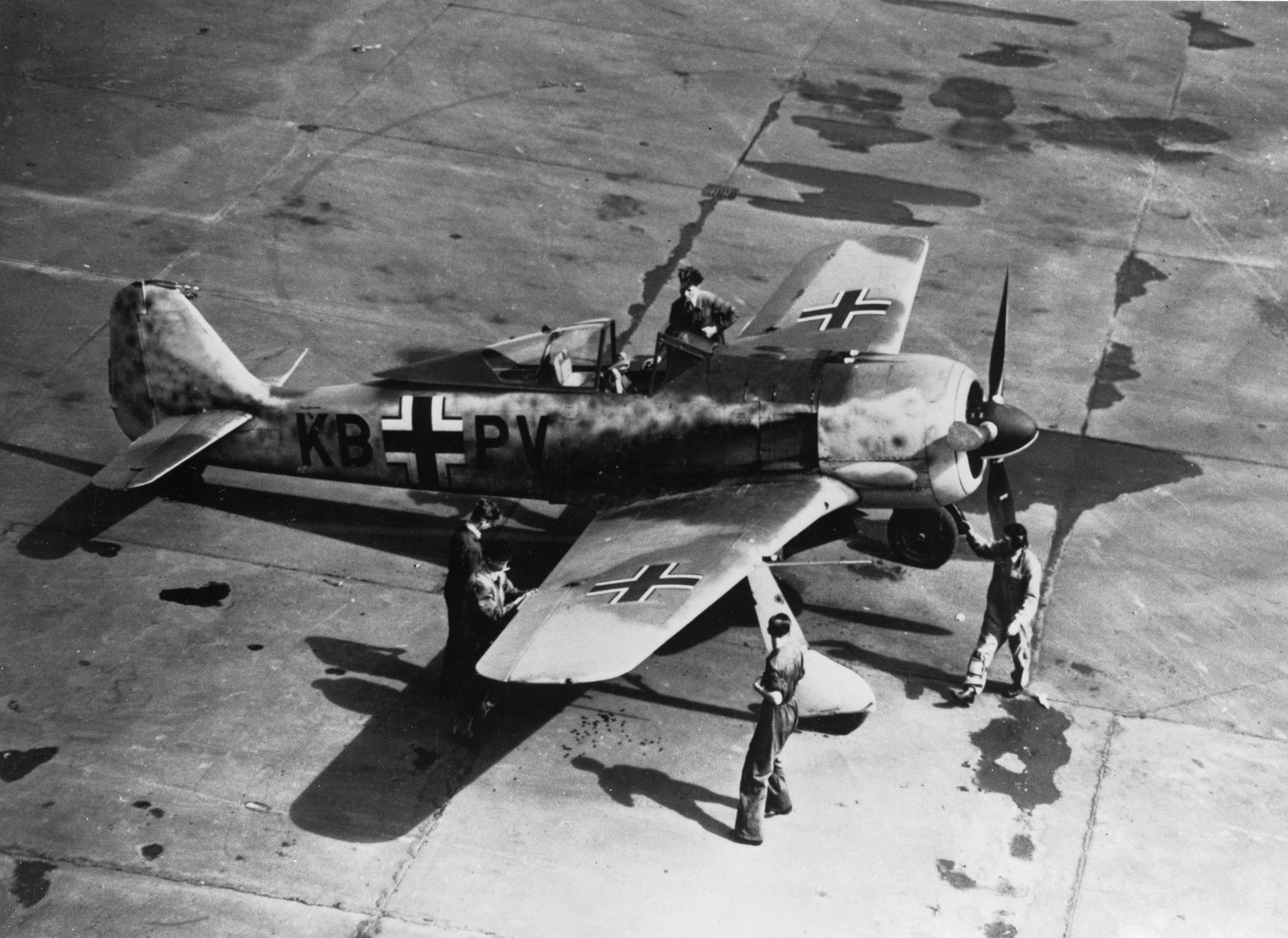 FW190_parked_edit.jpg